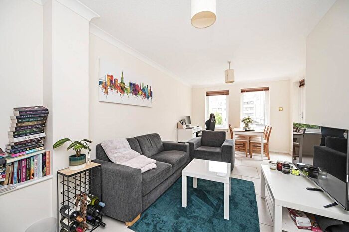 1 Bedroom Flat To Rent In Conant Mews, Aldgate, London, E1