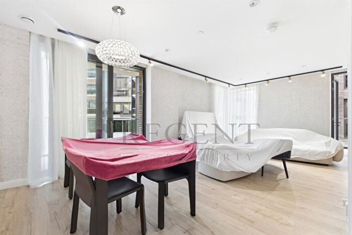 3 Bedroom Apartment To Rent In Siena House, Bollinder Place, EC1V