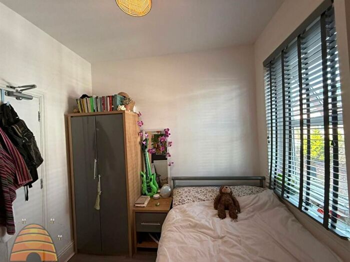 6 Bedroom Semi-Detached House To Rent In Kingswood Road, Manchester, M14