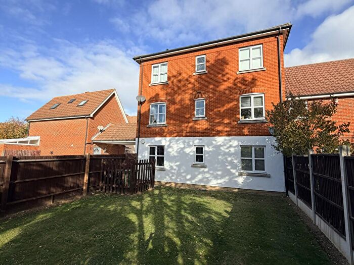 2 Bedroom Flat For Sale In Mary Rose Close, Chafford Hundred, RM16