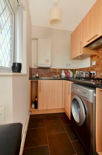 1 Bedroom Flat To Rent In Station Approach, West Byfleet, KT14