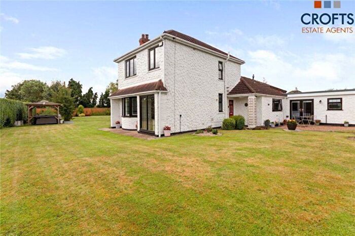 4 Bedroom Detached House For Sale In Keelby Road, Little London, Grimsby, DN41