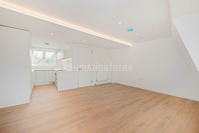 2 Bedroom Penthouse To Rent In Finchley Road, Golders Green, NW11