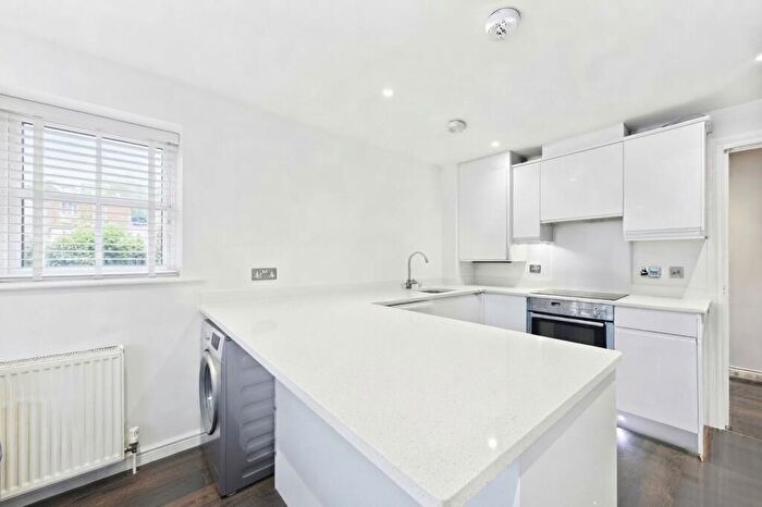 2 Bedroom Flat To Rent In Maiden Vale, Craufurd Rise, Maidenhead, Berkshire, SL6