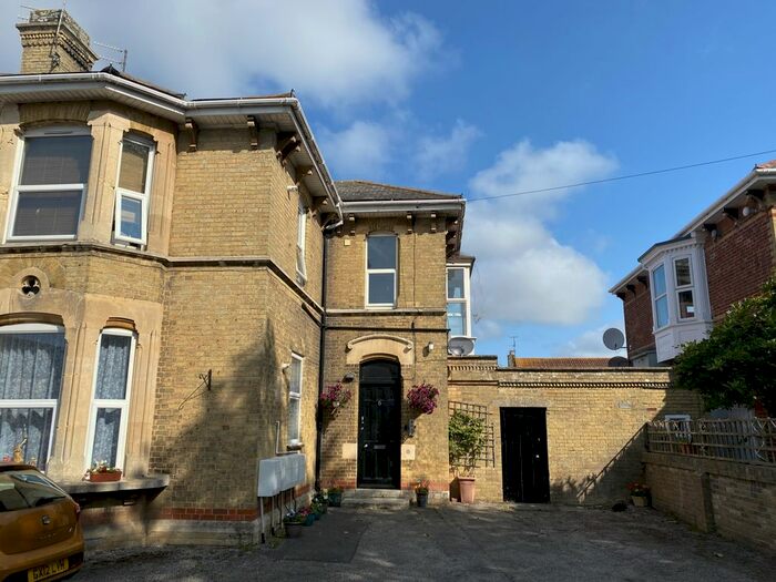 1 Bedroom Flat To Rent In Carlton Road North, Weymouth, Dorset, DT4