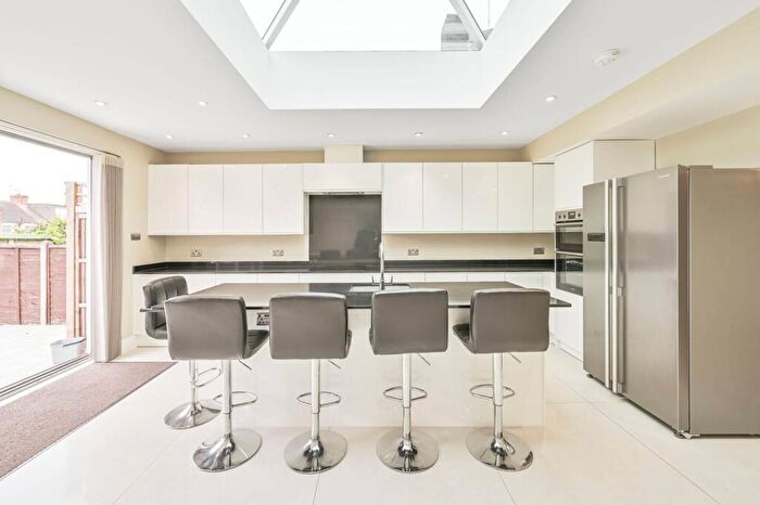 5 Bedroom Semi-Detached House To Rent In Osidge Lane, East Barnet, London, N14