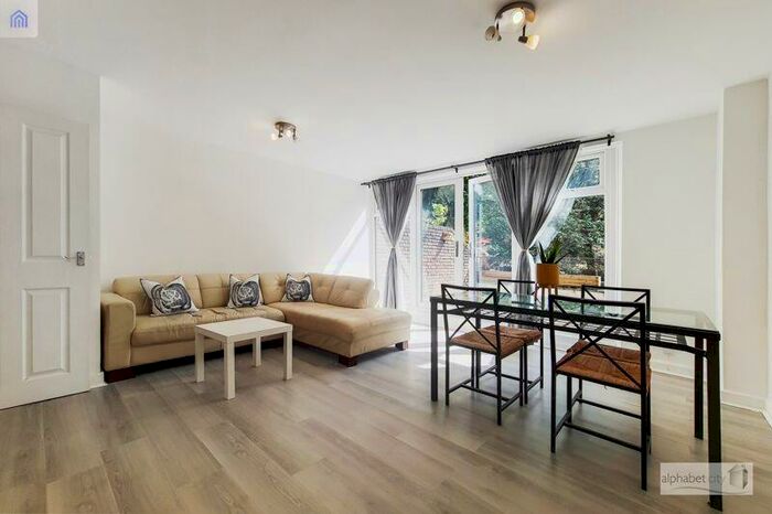 3 Bedroom Maisonette To Rent In Gough Walk, Poplar, London, E14