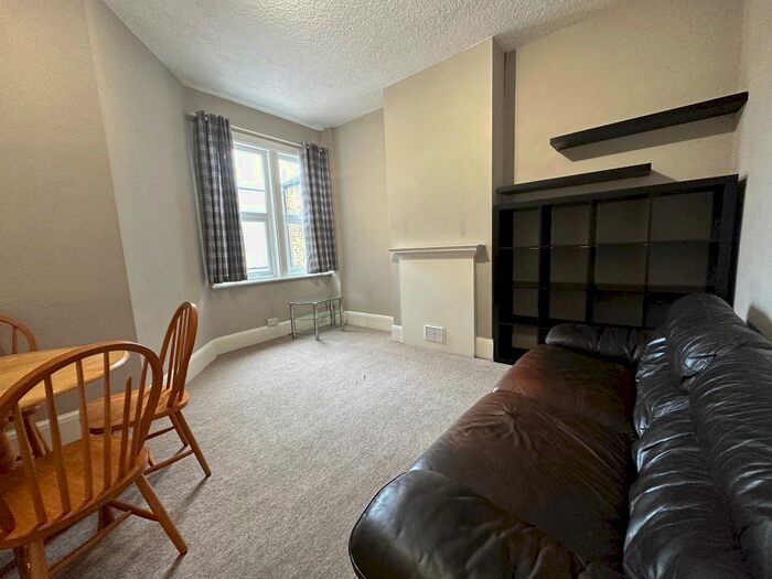 2 Bedroom Flat To Rent In High Street Colliers Wood, London, SW19