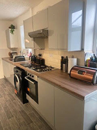 3 Bedroom Semi-Detached House To Rent In Kentmere Crescent #, LS14