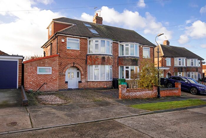 4 Bedroom Semi Detached House To Rent In Nursery Gardens, York, YO10