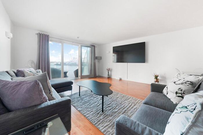 2 Bedroom Apartment To Rent In New Providence Wharf, Fairmont Avenue, London, E14