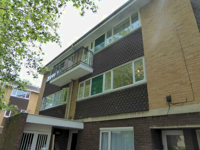 3 Bedroom Flat To Rent In Nelson Terrace, London Road, Reading, RG1