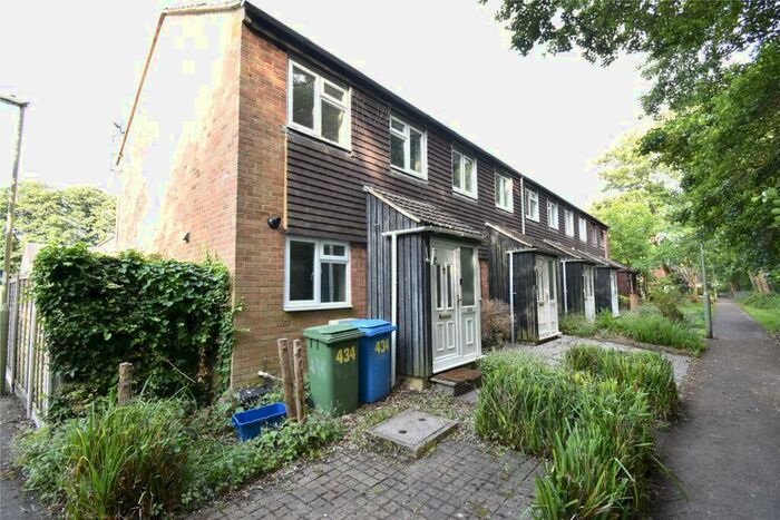 3 Bedroom End Of Terrace House To Rent In Pinewood Park, Farnborough, Hampshire, GU14