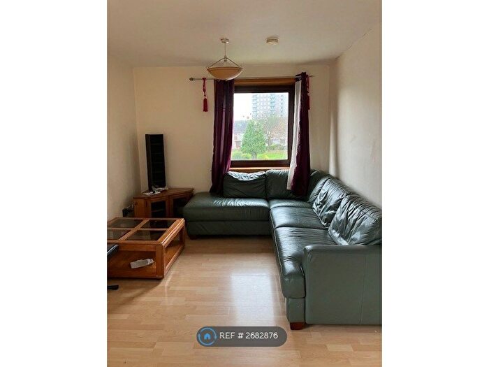 2 Bedroom Flat To Rent In Oldcroft Place, Aberdeen, AB16
