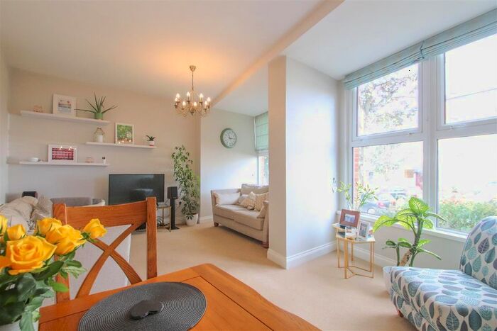 2 Bedroom Flat To Rent In Station Road, Westcliff-On-Sea, SS0