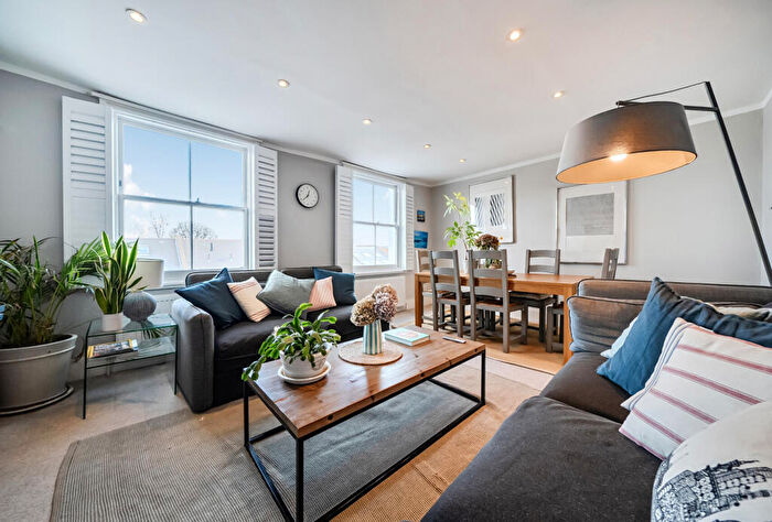 3 Bedroom Apartment For Sale In Fernlea Road, London, SW12