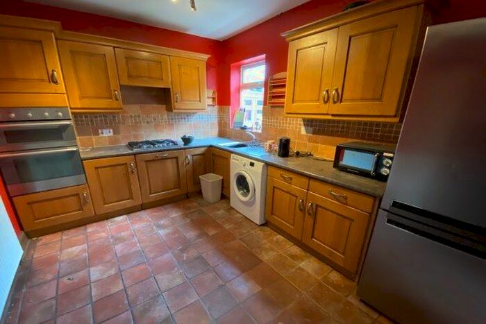 3 Bedroom Terraced House To Rent In New Queen Street, Chesterfield, S41