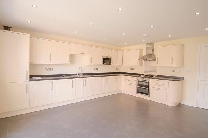 5 Bedroom Town House To Rent In Pulleyn Mews, York, YO30