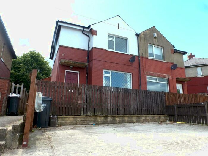 4 Bedroom House To Rent In Vegal Crescent, Halifax, HX3