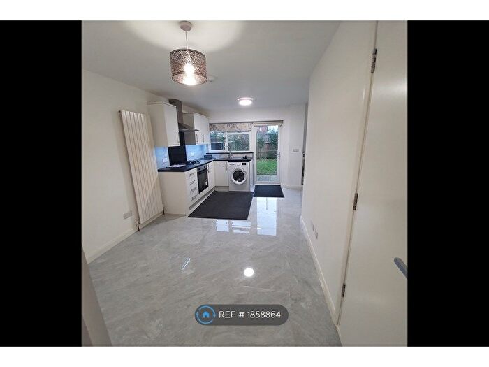 Studio To Rent In Haynes Close, Slough, SL3