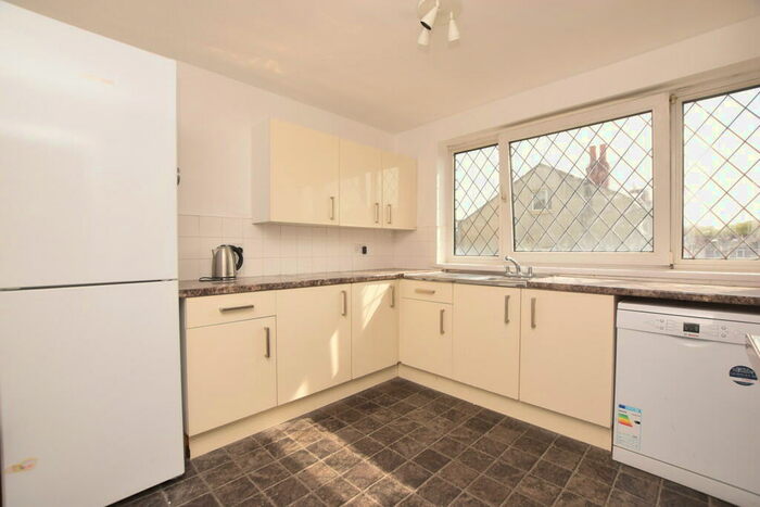 3 Bedroom Semi-Detached House To Rent In Warminster Road, Bristol, BS2
