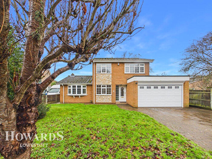 4 Bedroom Detached House For Sale In Gainsborough Drive, Gunton, NR32