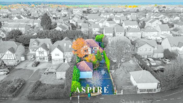 5 Bedroom Detached House For Sale In Hornbeam Way, Laindon, SS15