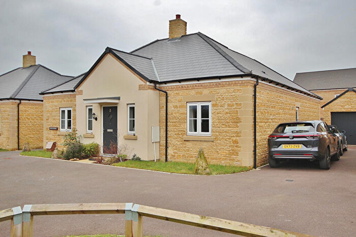 3 Bedroom Detached Bungalow For Sale In Holloway Lane, Minster Lovell, OX29