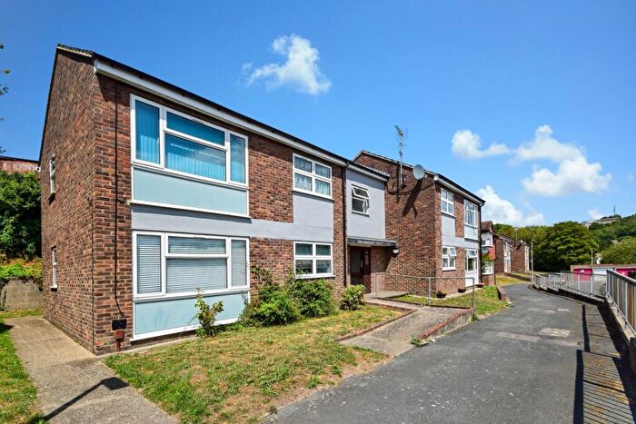 1 Bedroom Apartment For Sale In Glenwood Close, Chatham, ME5