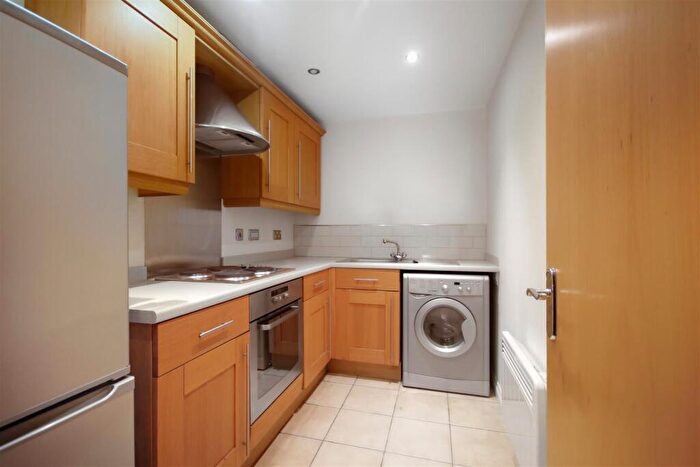 1 Bedroom Flat For Sale In Coniston House, Spinner Croft, Chesterfield, S40 - Photo 6