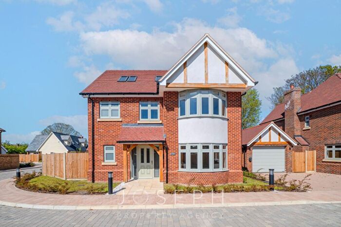4 Bedroom Detached House For Sale In Lynton Place, Ipswich, IP1