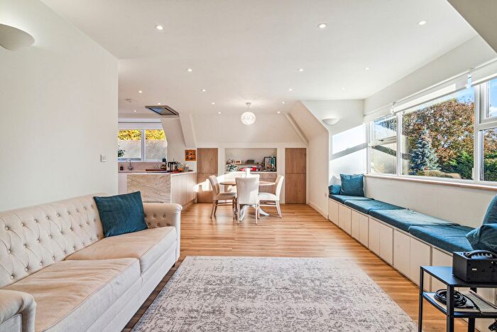 2 Bedroom Flat To Rent In Barrowgate Road, Turnham Green, W4