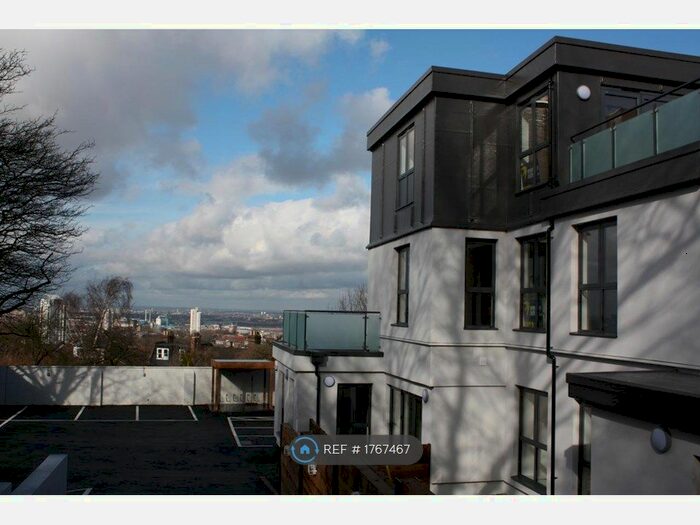 2 Bedroom Flat To Rent In Plum Lane, London, SE18