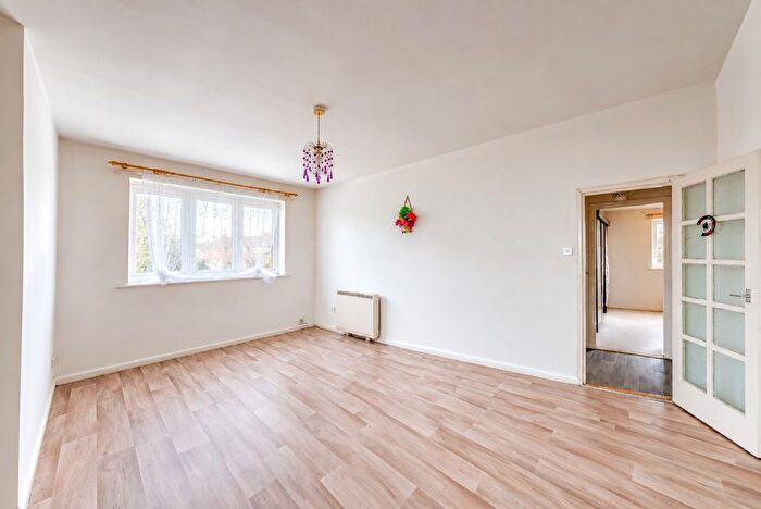 1 Bedroom Flat For Sale In Wigston Close, London, N18