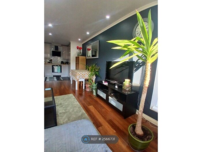 2 Bedroom Flat To Rent In Bennett Close, London, TW4