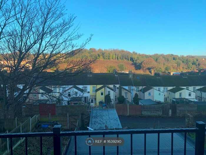 2 Bedroom Maisonette To Rent In Clarendon Place, Dover, CT17
