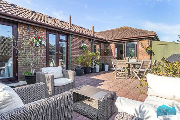 2 Bedroom Penthouse For Sale In Gainsborough Road, Woodside Park, London, N12