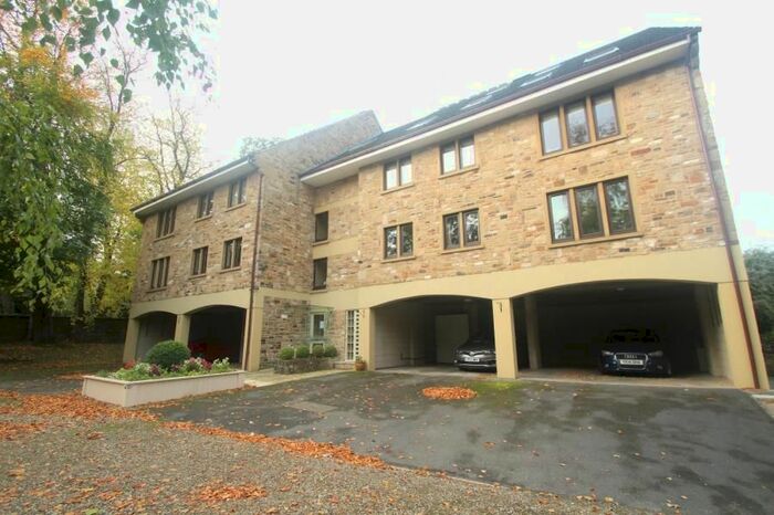3 Bedroom Flat To Rent In Ashdale Court, Harrogate, HG2