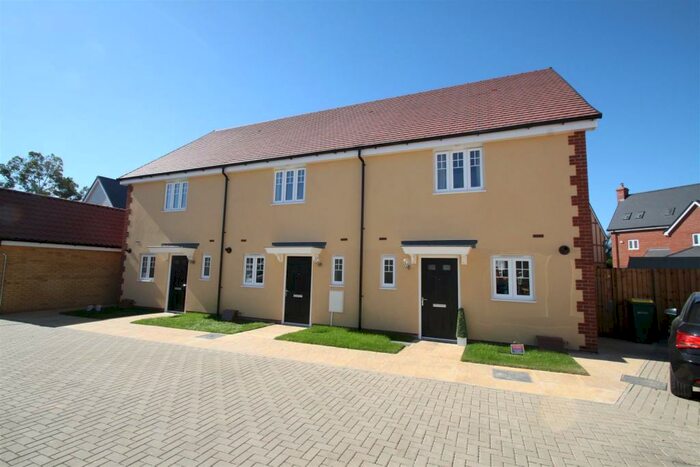 2 Bedroom End Of Terrace House To Rent In Edmund Close, Elizabeth Gardens, Rochford, SS4