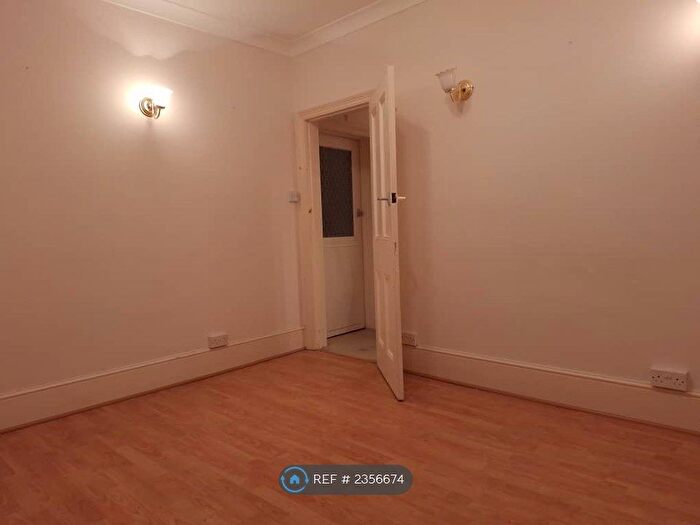 5 Bedroom Semi-Detached House To Rent In Glossop Road, South Croydon, CR2