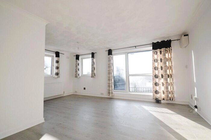 2 Bedroom Flat To Rent In Plumstead Common Road, Plumstead, SE18