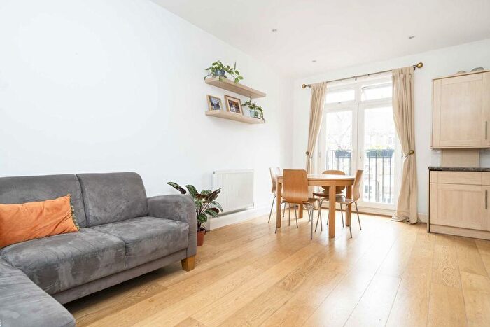 2 Bedroom Flat To Rent In Goldsmiths Row, Broadway Market, E2