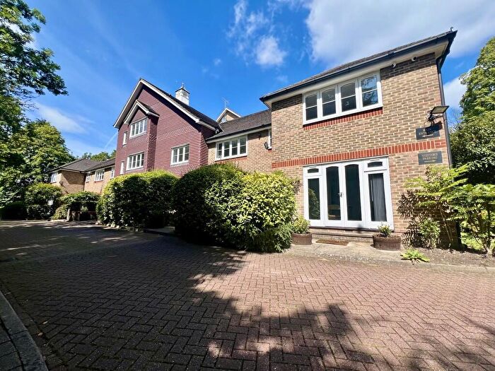 2 Bedroom Apartment To Rent In Uxbridge Road, Pinner, HA5