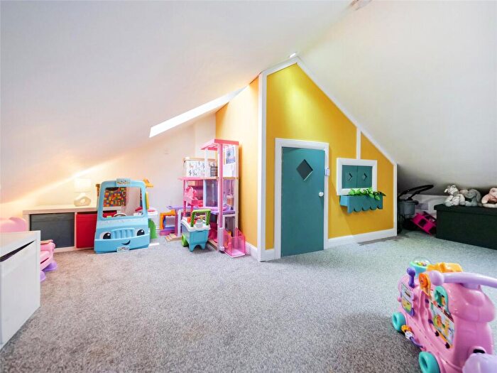 2 Bedroom Semi-Detached House For Sale In Rhindmuir Drive, Swinton, Glasgow, G69