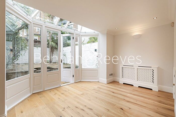 1 Bedroom Terraced House To Rent In Bourne Street, Belgravia, SW1W