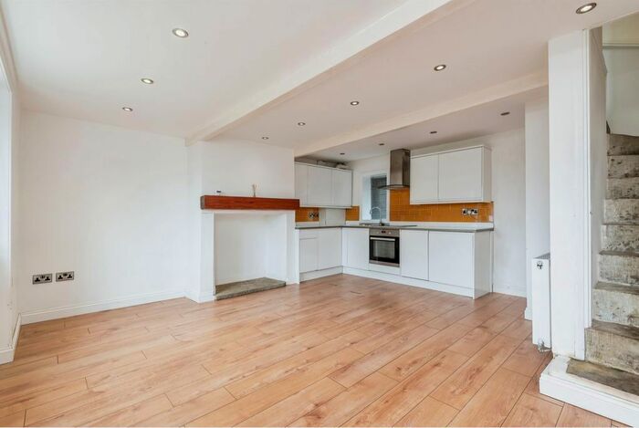 2 Bedroom Property To Rent In Far Bank, Shelley, Huddersfield, HD8