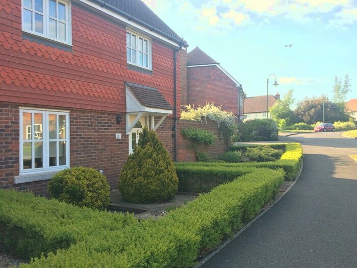 3 Bedroom Semi-Detached House To Rent In Morris Drive, Billingshurst, RH14