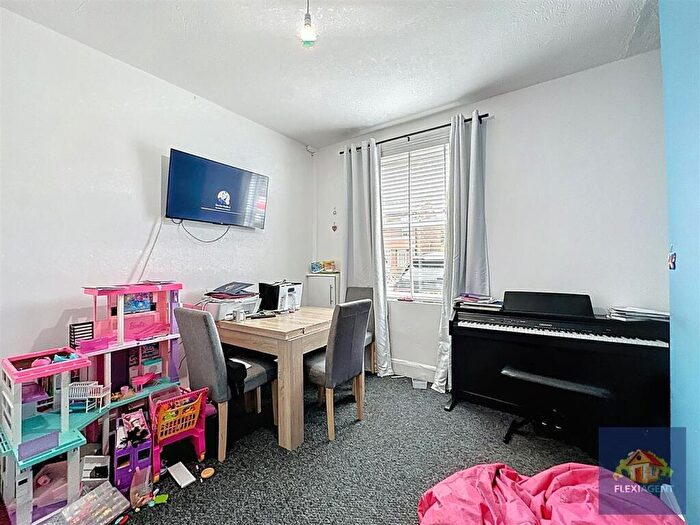 3 Bedroom Terraced House For Sale In Warwick Street, Southport, PR8