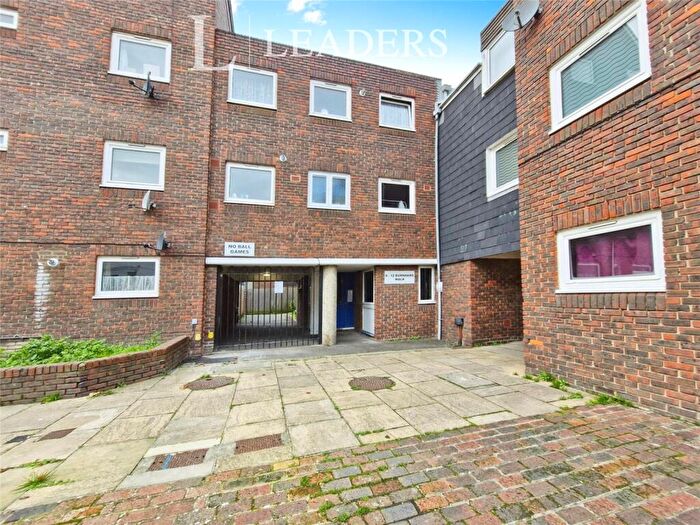 3 Bedroom Flat To Rent In Burnhams Walk, PO12