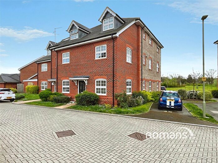 2 Bedroom Maisonette For Sale In Urnfield, Yateley, Hampshire, GU46